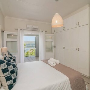 Suíte standard, 3 quartos | Individualmente decorados, individualmente mobiliados, escrivaninha