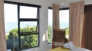 Standard Room | In-room safe, WiFi (free), individually decorated - Zeezicht Guest House (Gansbaai)