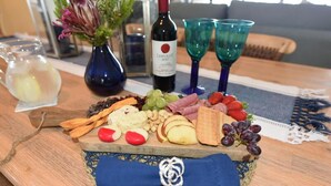 Luxury Room | In-room dining - Zeezicht Guest House (Gansbaai)