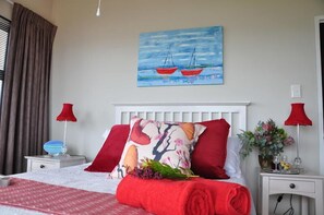 Quarto básico | Cofres nos quartos, individualmente decorados