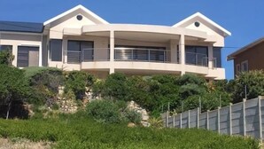 Front of property - Zeezicht Guest House (Gansbaai)