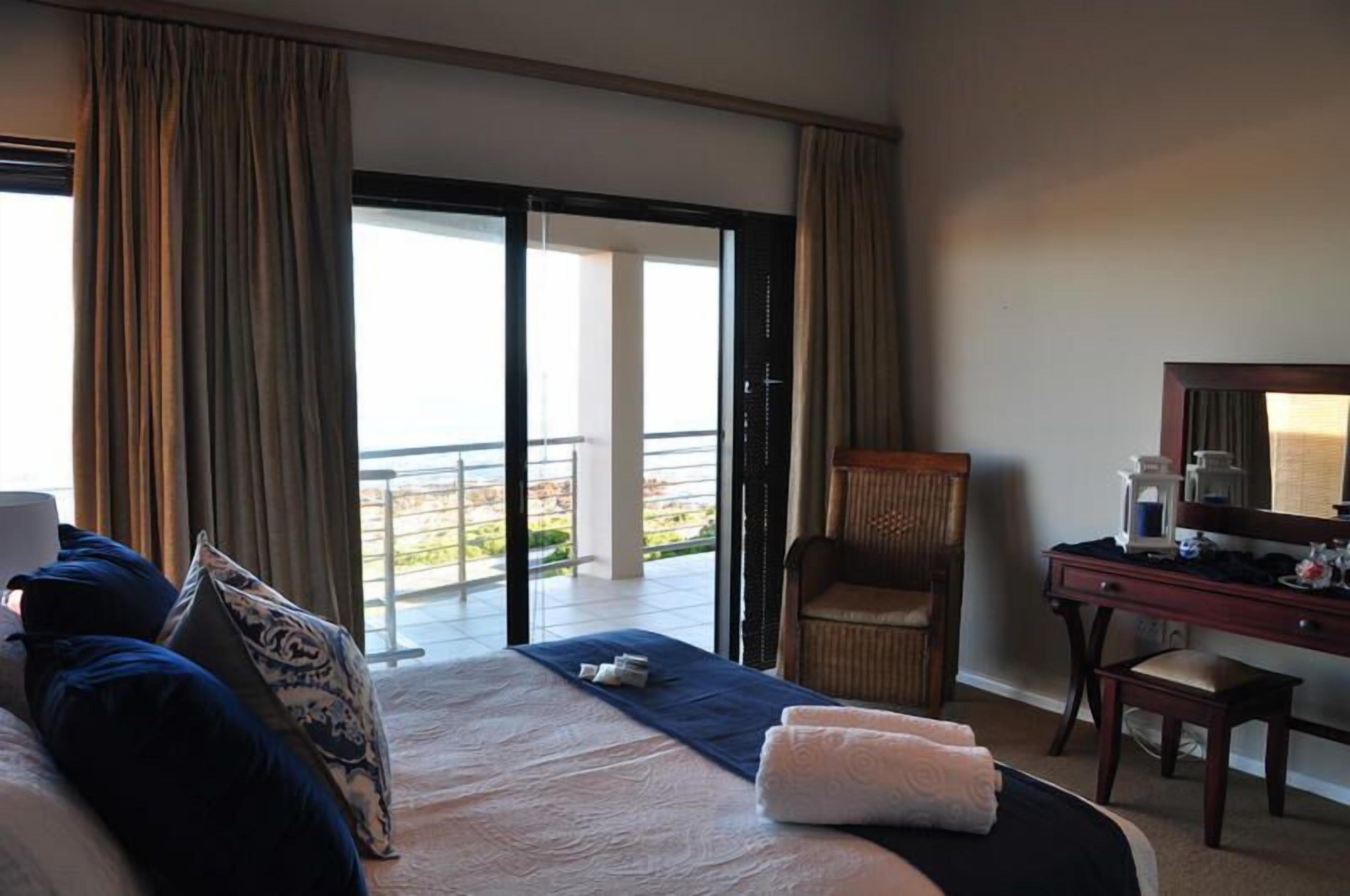 Phòng Cao cấp | Két bảo mật tại phòng, trang trí khác biệt 