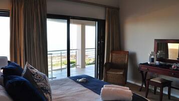 Phòng Cao cấp | Két bảo mật tại phòng, trang trí khác biệt