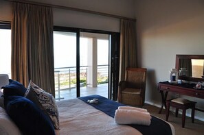 Caja de seguridad en la habitación y decoración personalizada