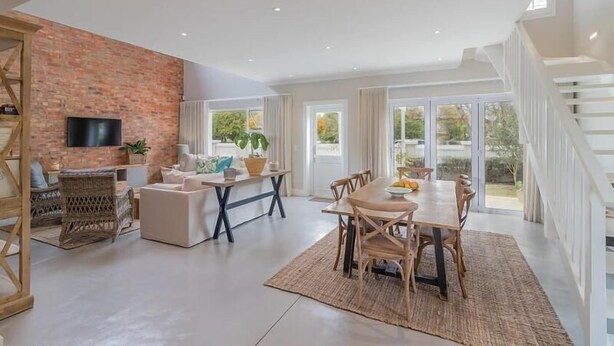 Unclassified image, 1 of 18, button - Fiddlewood House (Knysna)