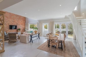 Comfort Cottage, 3 Bedrooms | Living area