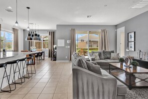 TV - 6 Bedrooms / 6 Bathrooms /  Bella Vida (4564 CL) (Kissimmee)