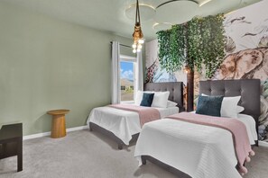 6 bedrooms, travel cot, WiFi, bed sheets