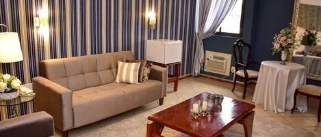 Hypo-allergenic bedding, desk, laptop workspace, free WiFi