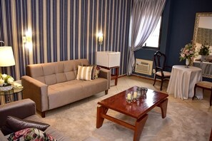 Ropa de cama hipoalergénica y escritorio 