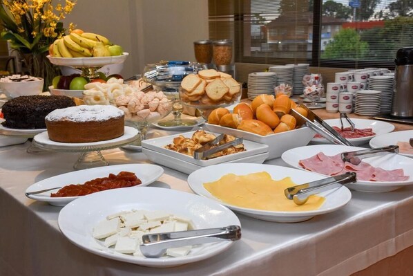 Petit déjeuner buffet compris en semaine