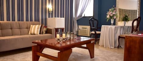 2 bedrooms, hypo-allergenic bedding, desk, laptop workspace