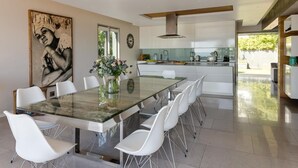 Luxury House, 4 Bedrooms | In-room dining - Element House Bakoven (Cape Town)