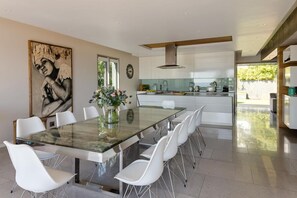 Luxury House, 4 Bedrooms | In-room dining - Element House Bakoven (Cape Town)