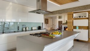 Luxury House, 4 Bedrooms | Private kitchen | Fridge, oven, stovetop, cookware/dishes/utensils - Element House Bakoven (Cape Town)