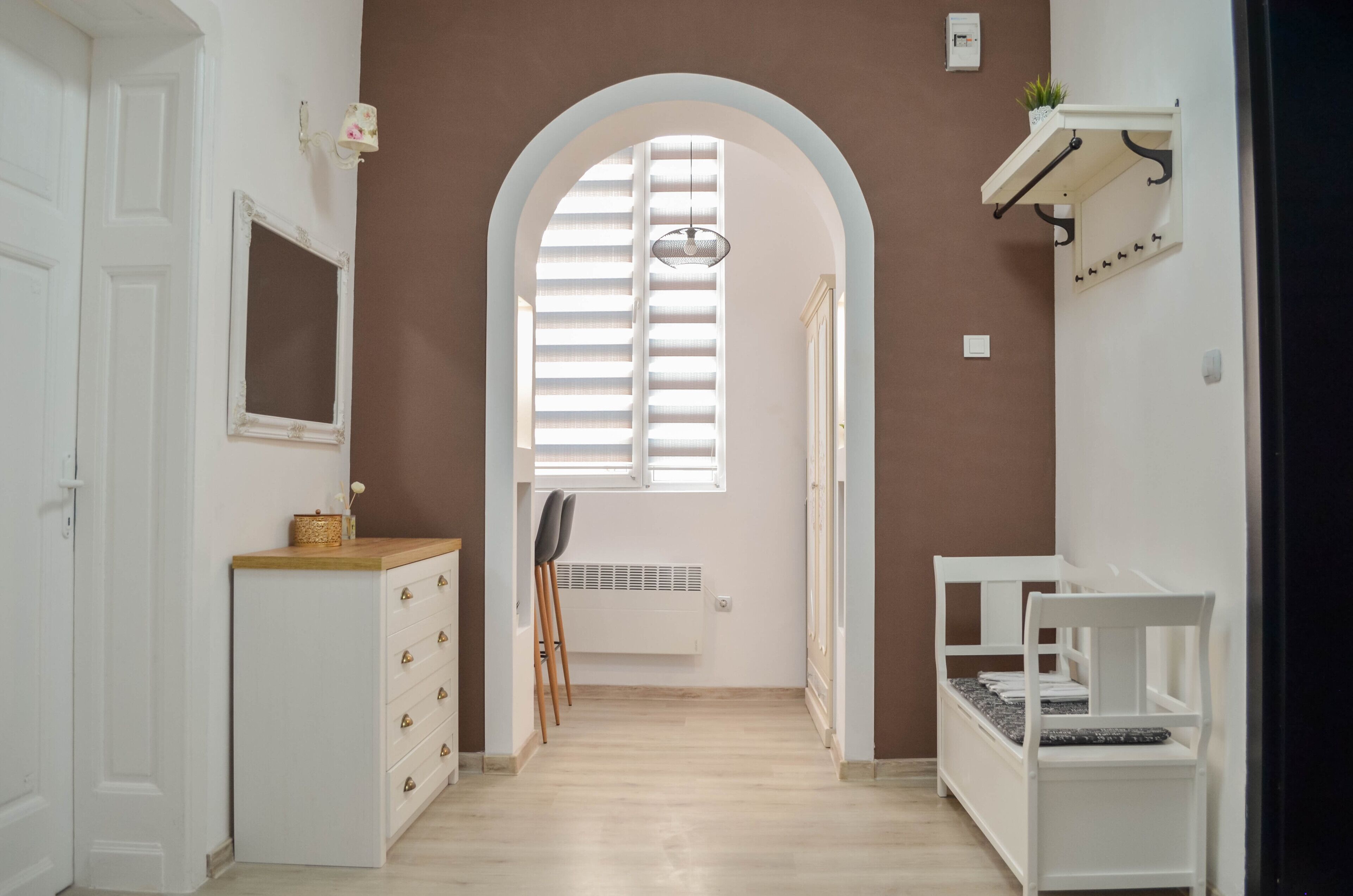 2 soverom, skrivebord, strykejern/-brett og wi-fi (inkludert)