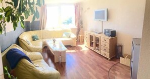 Fernseher, Kamin, DVD-Player, Stereoanlage