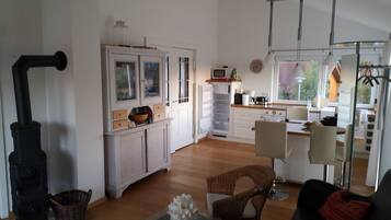 TV, fireplace, stereo