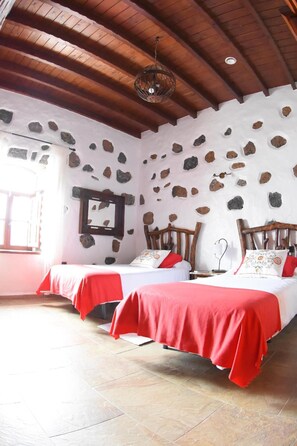 3 slaapkamers, een strijkplank/strijkijzer, gratis internet