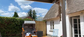 Thatched cottage with sauna house in North Friesland