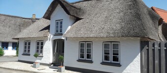 Thatched cottage with sauna house in North Friesland