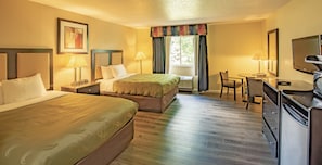Desk, laptop workspace, free WiFi, bed sheets - Quality Inn & Suites Woodstock near Lake Geneva (Woodstock)