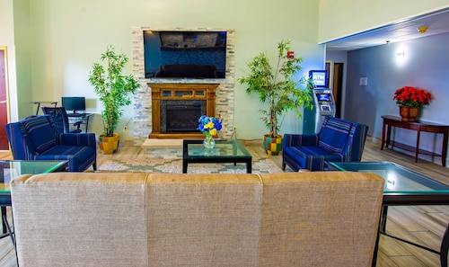 Quality Inn & Suites Woodstock near Lake Geneva
