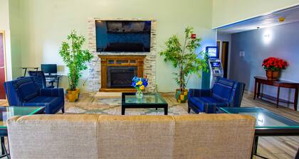 Quality Inn & Suites Woodstock near Lake Geneva