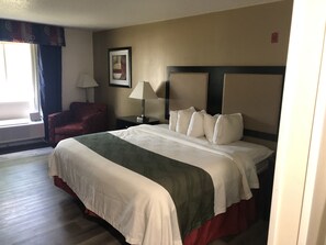 Desk, laptop workspace, free WiFi, bed sheets - Quality Inn & Suites Woodstock near Lake Geneva (Woodstock)