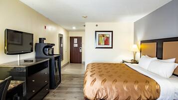 Escritorio, espacio para trabajar con laptop y wifi gratis