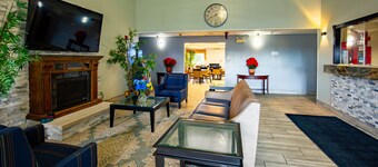 Quality Inn & Suites Woodstock near Lake Geneva