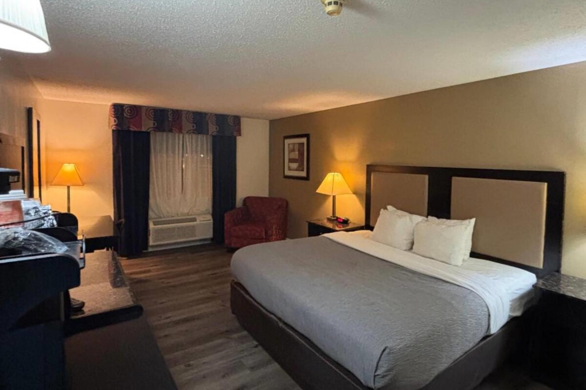 Suite, 1 King Bed, Non Smoking