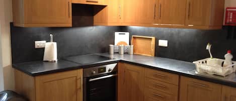 Kühlschrank, Mikrowelle, Ofen, Geschirrspüler