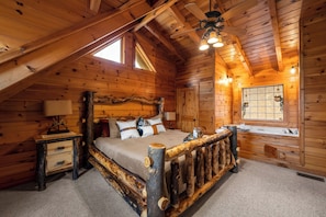 3 bedrooms, iron/ironing board, free WiFi, bed sheets - February Specials! Hot Tub, Cozy Fireplace, 1mile to Pkwy, 2P Arcade Games (Pigeon Forge)