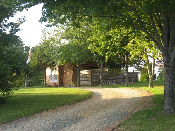 Property grounds - Charming Plainfields Cottage - Close to Charlottesville, Peaceful Outdoors (Charlottesville)