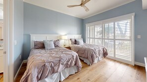 2 dormitorios, tabla de planchar con plancha, Internet y ropa de cama