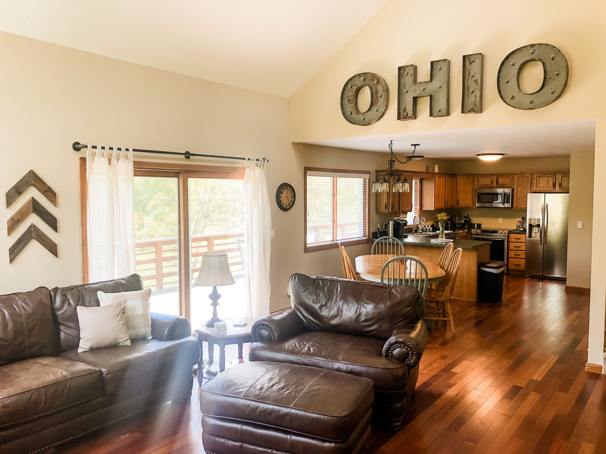 TV connectée, cheminée, lecteur de DVD