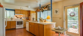 Cope Foster - King room | Downtown Cville!