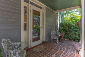 Exterior detail - Cope Foster - King room | Downtown Cville! (Charlottesville)