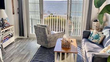 Smart TV, fireplace, Netflix, table tennis