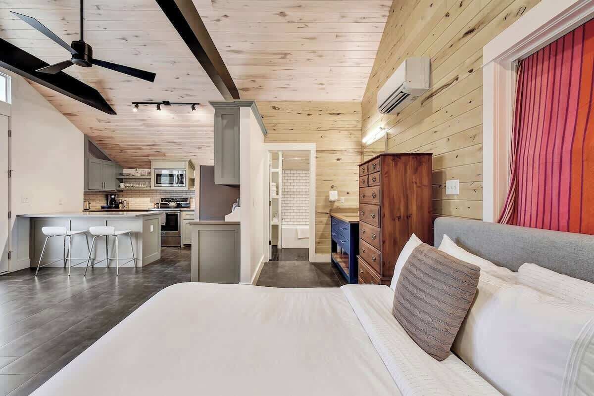 1 slaapkamer, een strijkplank/strijkijzer, reisbedje, wifi