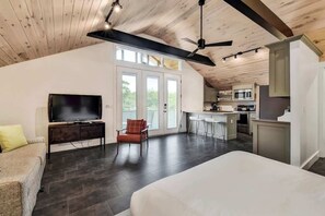 1 soverom, strykejern/-brett, reiseseng for barn og wi-fi