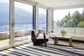 Suite | Living area | TV, table tennis