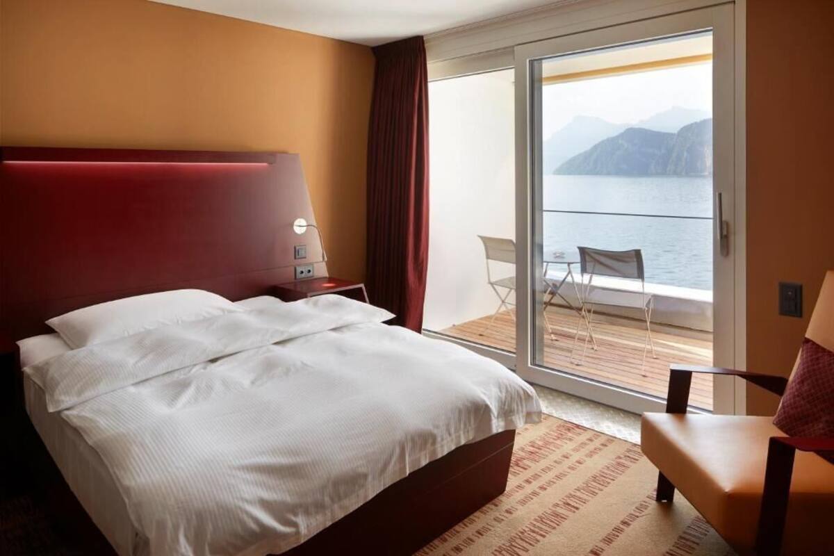 Superior Double Room, Lake View | Hypo-allergenic bedding, minibar, in-room safe, desk