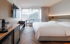 Standard-Doppelzimmer, Seeblick | Allergikerbettwaren, Minibar, Zimmersafe, Schreibtisch