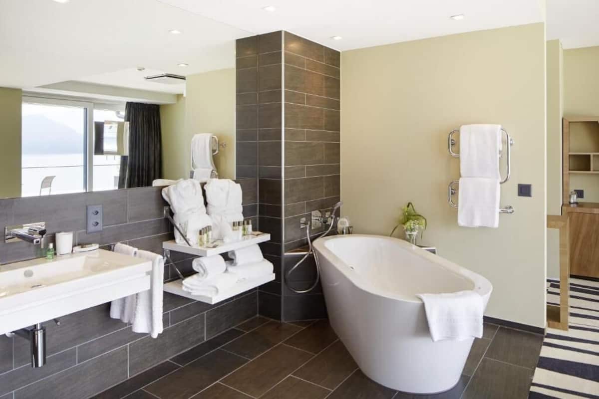 junior room, lake view | bathroom | free toiletries, hair dryer, slippers, towels