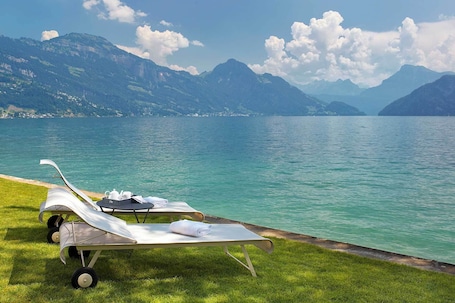 Pantai persendirian, payung, berdayung, memancing