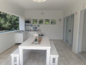 Appartement Classique, 1 chambre | Cuisine privée | Réfrigérateur, micro-ondes, bouilloire électrique, grille-pain