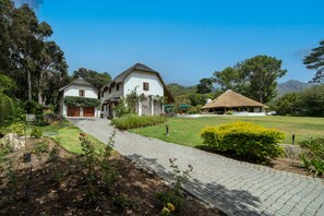 Front of property - Plotsklaps Self Catering Cottage (Cape Town)