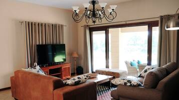 Luxury House, 5 Bedrooms | Living area